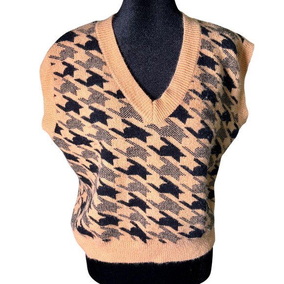 Dazy Sweaters - Dazy Tan Black Houndstooth V-Neck Knit Sweater Vest Size S Preppy Layering Top